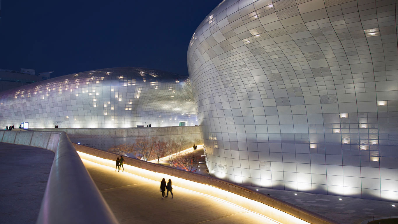 Dongdaemun Design Plaza in Seoul, South Korea (© Grant Faint/Offset)(Bing United Kingdom)