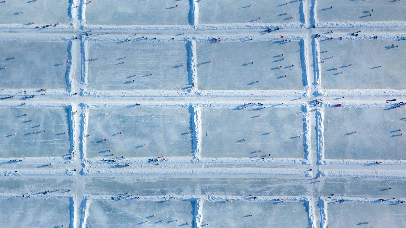 USA Pond Hockey National Championships at Dollar Lake in Eagle River, Wisconsin (© George Steinmetz/Corbis)(Bing United Kingdom)