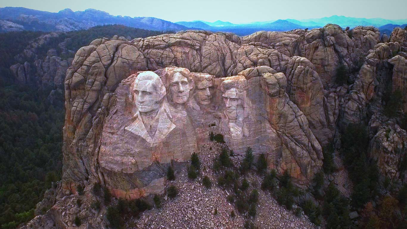 Mount Rushmore in South Dakota (© guillaumelynn/Shutterstock)(Bing United States)