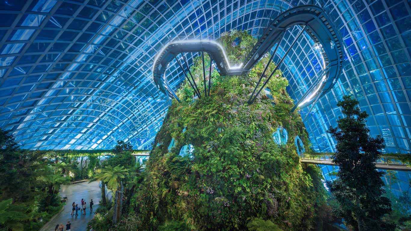 Gardens by the Bay nature park, Singapore (© Hemis/Alamy Stock Photo)(Bing United Kingdom)