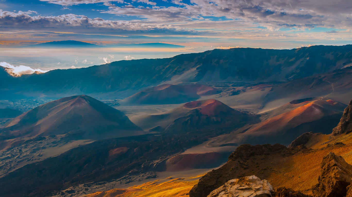 夏威夷茂宜岛，哈雷阿卡拉火山口的渣锥 (© Dennis Maisel/Tandem Stills + Motion)(Bing China)