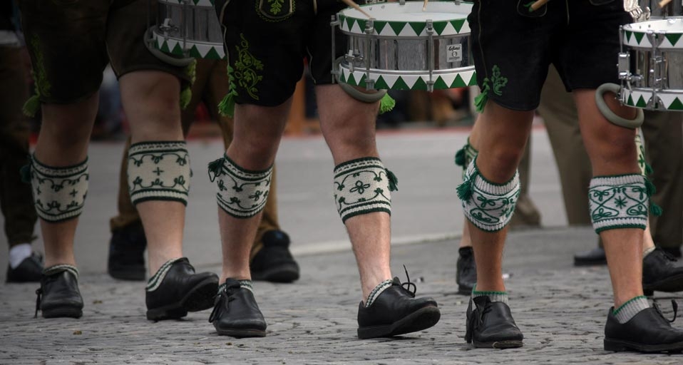 Bayerische Musikanten während des Trachtenumzugs zum Münchner Oktoberfest – MICHAEL DALDER/X00821/Reuters/Corbis &copy; (Bing Germany)