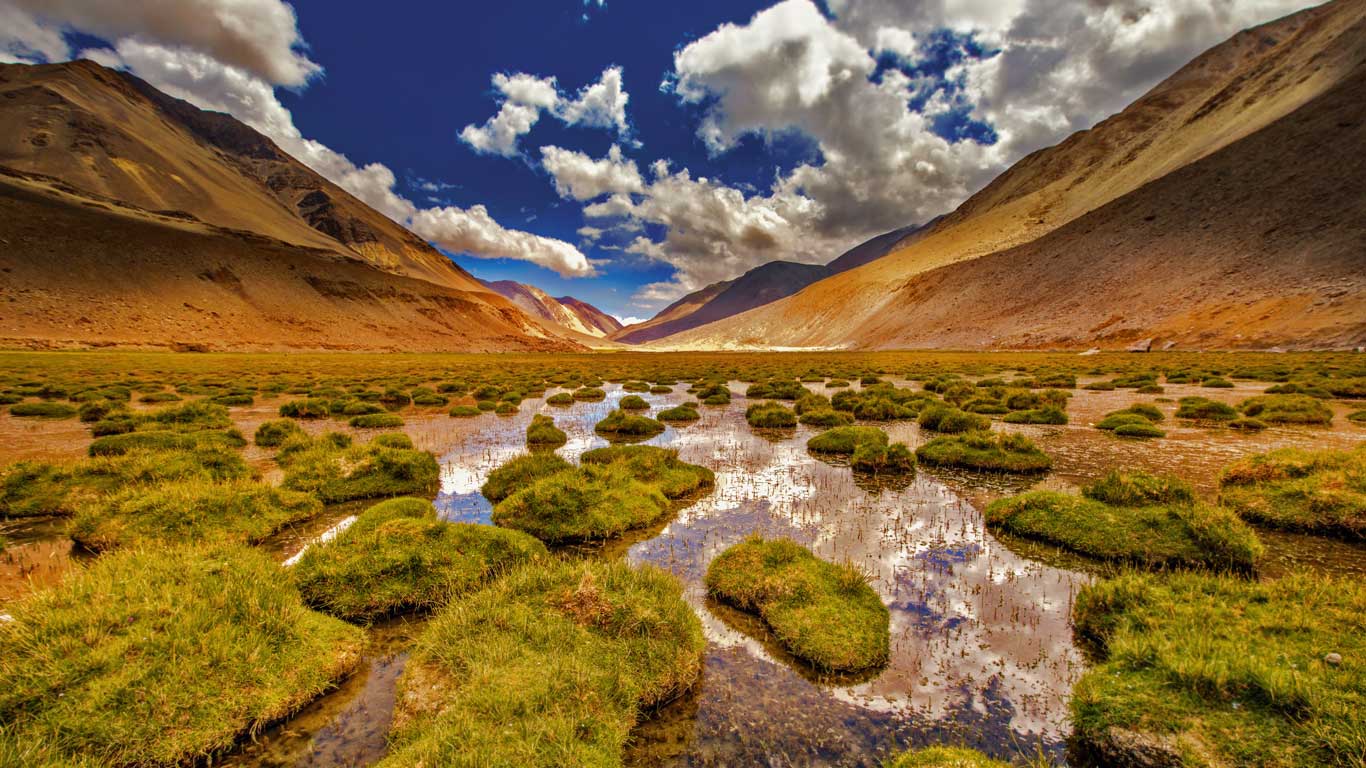 Ladakh, India (© Nutthavood Punpeng/500px)(Bing Canada)