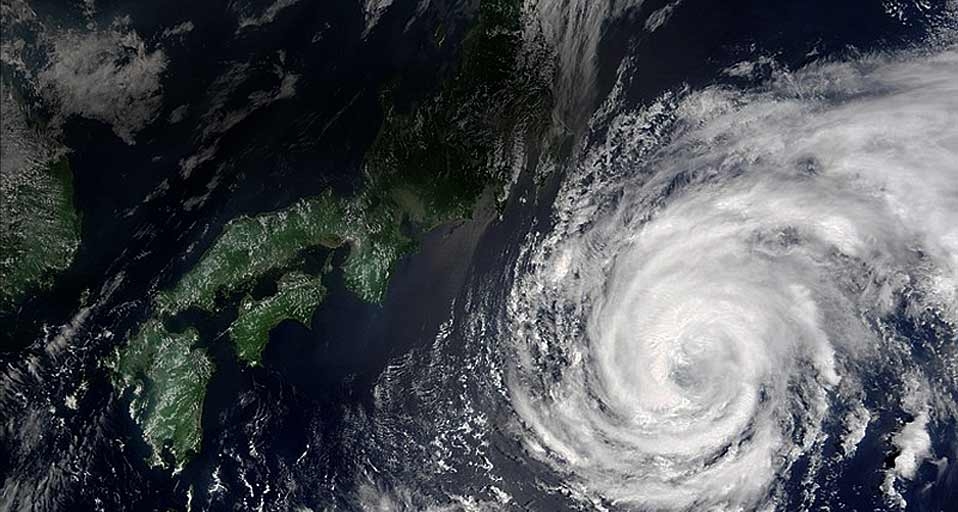 「台風ナムセーウンの衛星画像」 -- spacephotos com/age fotostock &copy; (Bing Japan)