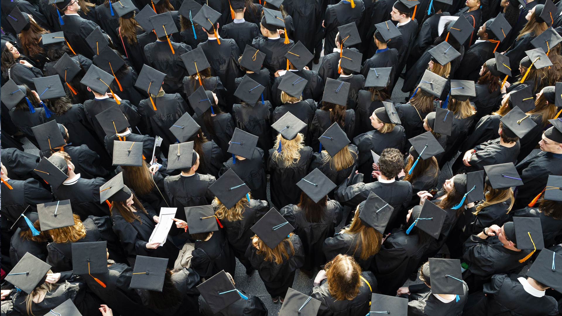 Cérémonie de remise des diplômes à l’américaine, Troyes (© Andia/Getty Images)(Bing France)