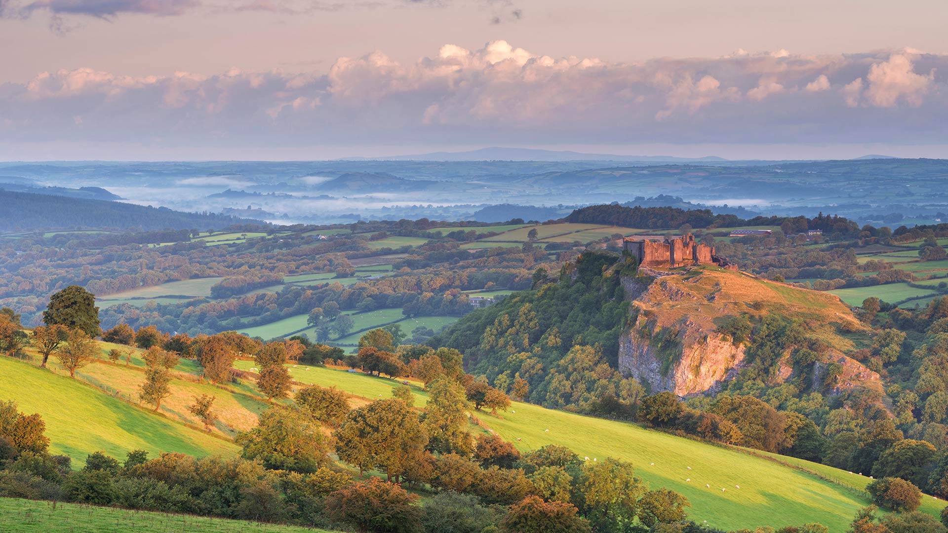 Carreg Cennen castle in the Brecon Beacons, Camarthenshire (© Adam Burton/Alamy Stock Photo)(Bing United Kingdom)