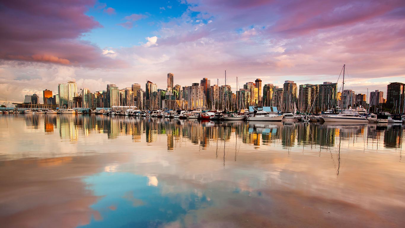 Evening view of the city skyline of Vancouver, Canada, from Stanley Park (© Paul Giamou/Aurora Photos)(Bing United Kingdom)