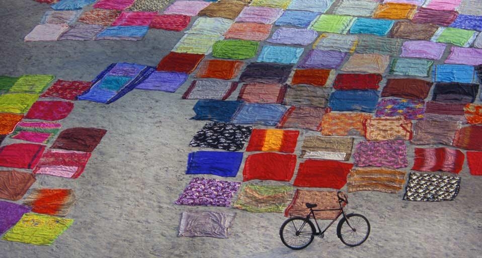 Indian saris drying in the sun (© Grant Faint / Getty Images) &copy; (Bing Canada)