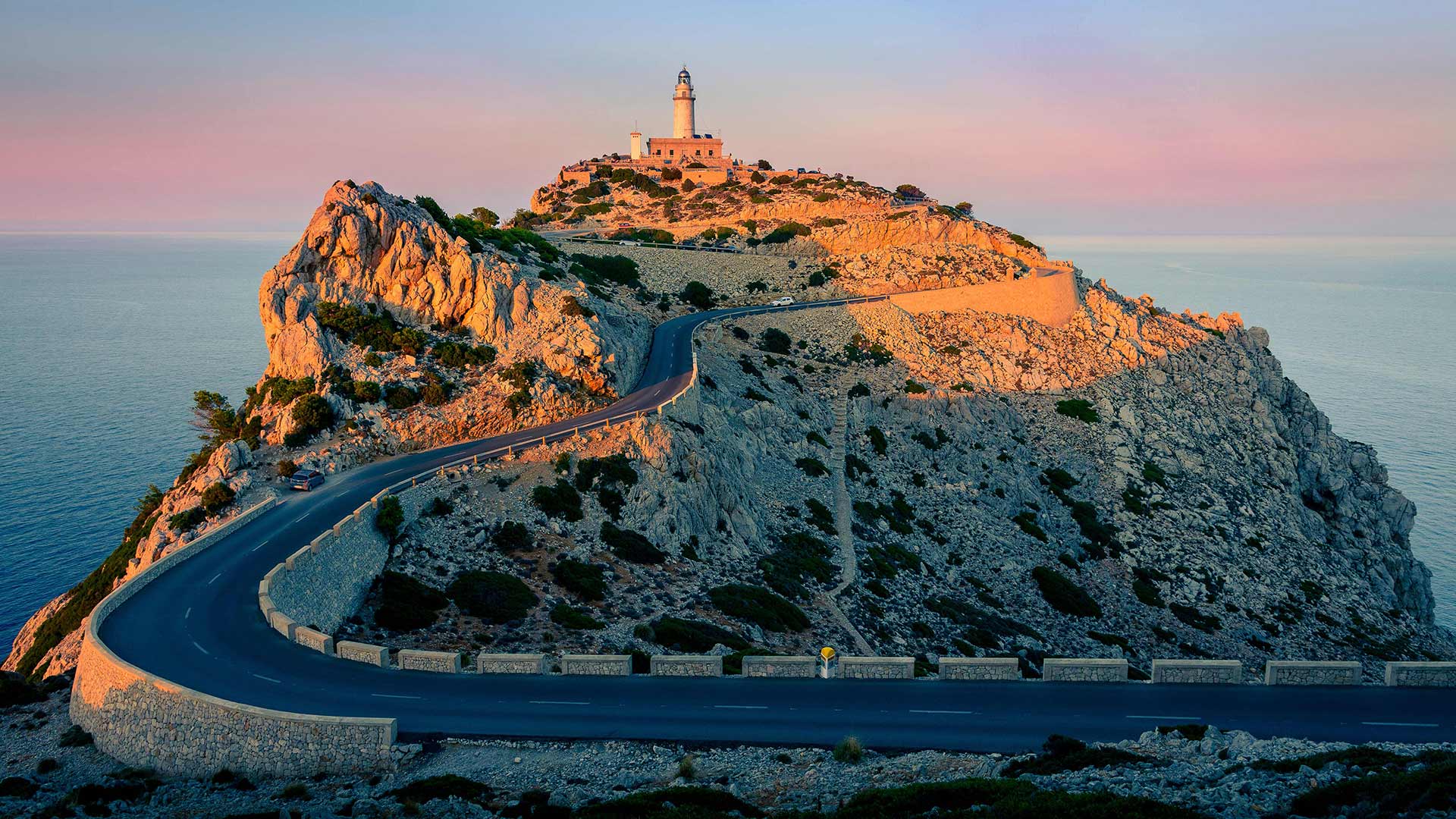 Formentor lighthouse at the tip of Cap de Formentor, Mallorca, Spain (© Lasse Eklöf/DEEPOL by plainpicture)(Bing Canada)