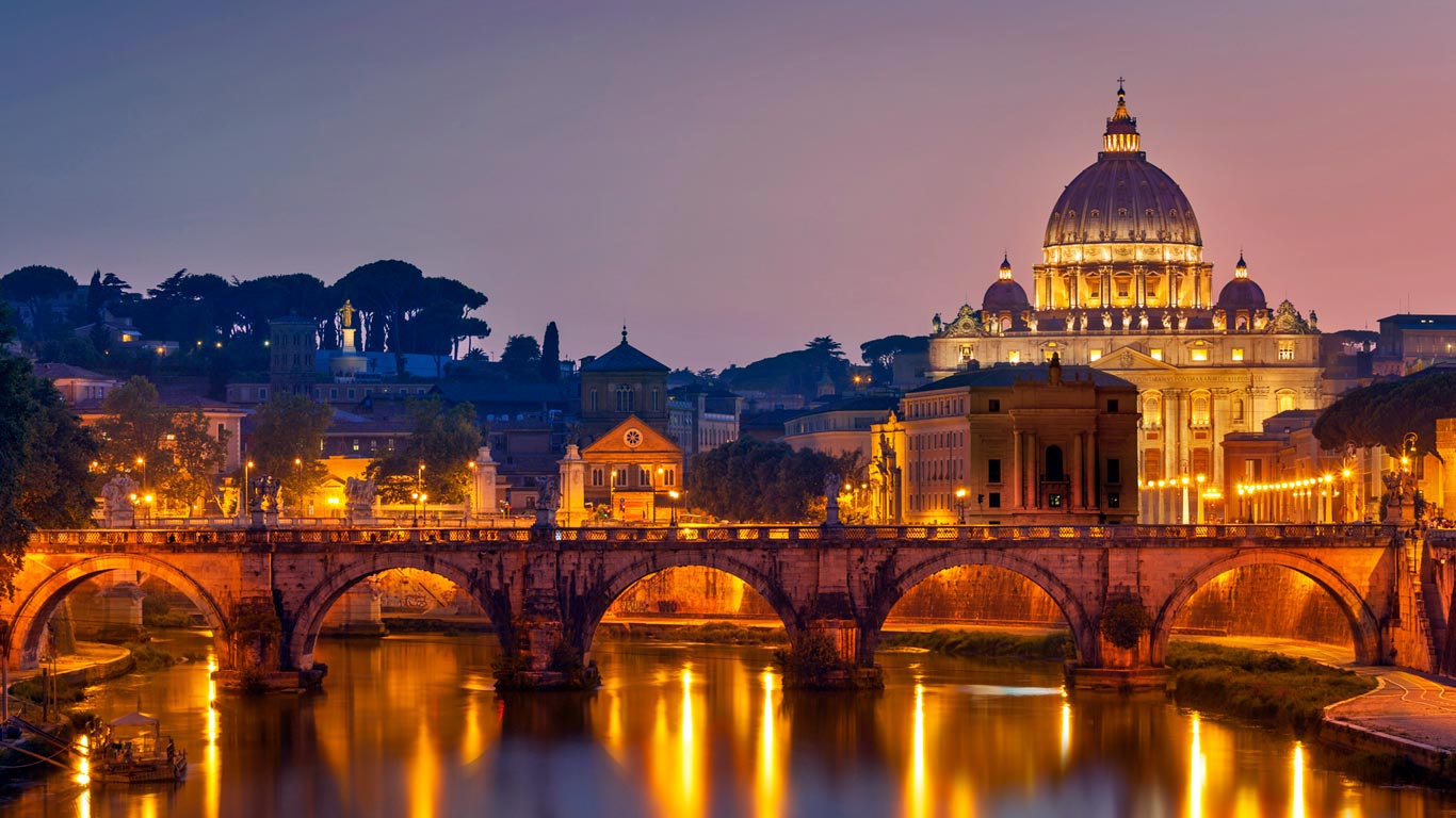 Engelsbrücke und Petersdom, Rom, Italien (© robertharding/Masterfile)(Bing Deutschland)