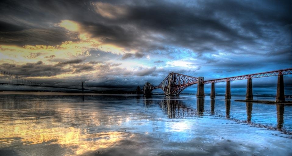 Forth Rail Bridge, Queensferry, Edinburgh, Scotland (© Christopher Belsten/Getty) &copy; (Bing Canada)