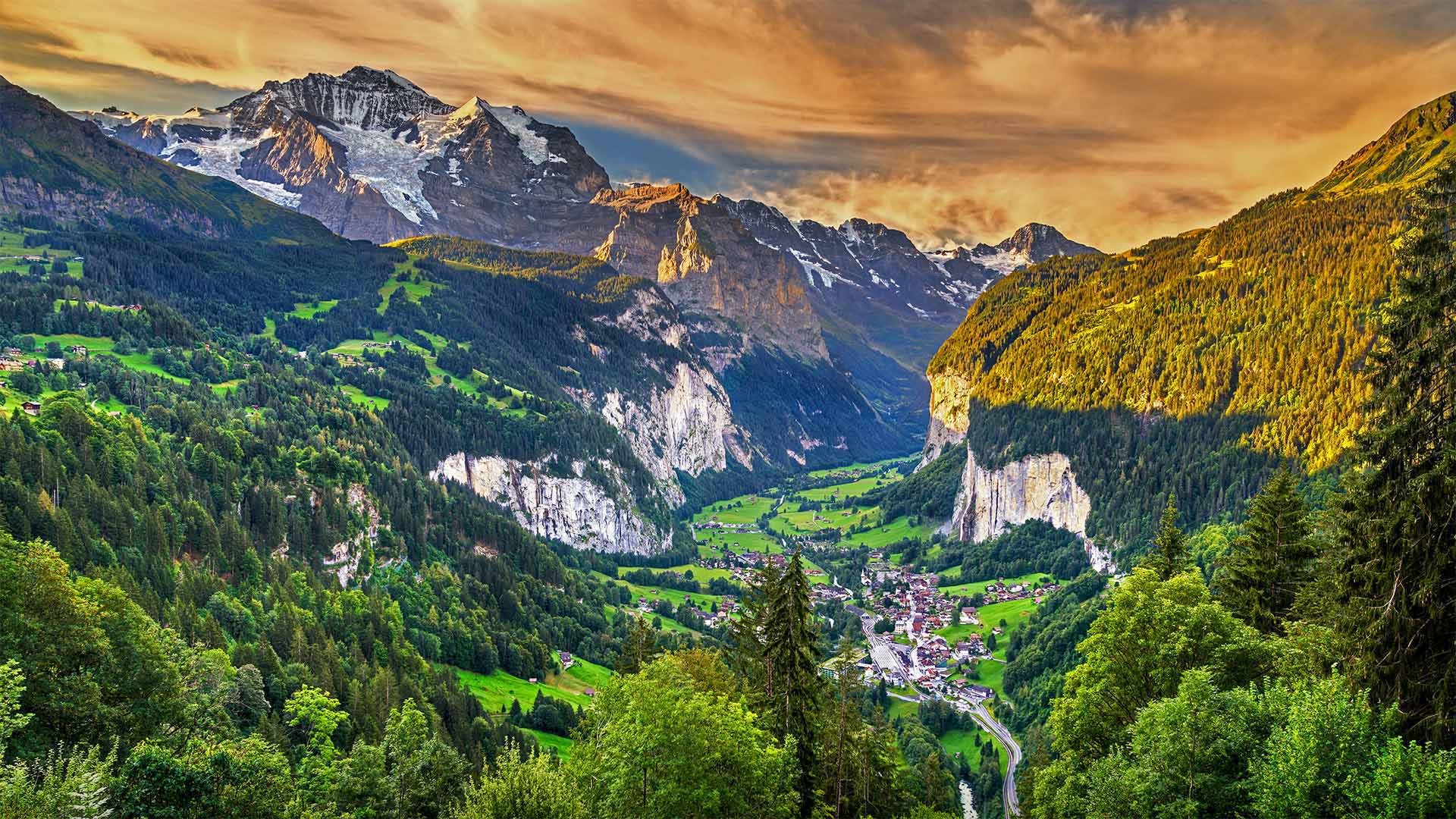 Lauterbrunnental in den Schweizer Alpen (© Leonid Andronov/Getty Images)(Bing Deutschland)