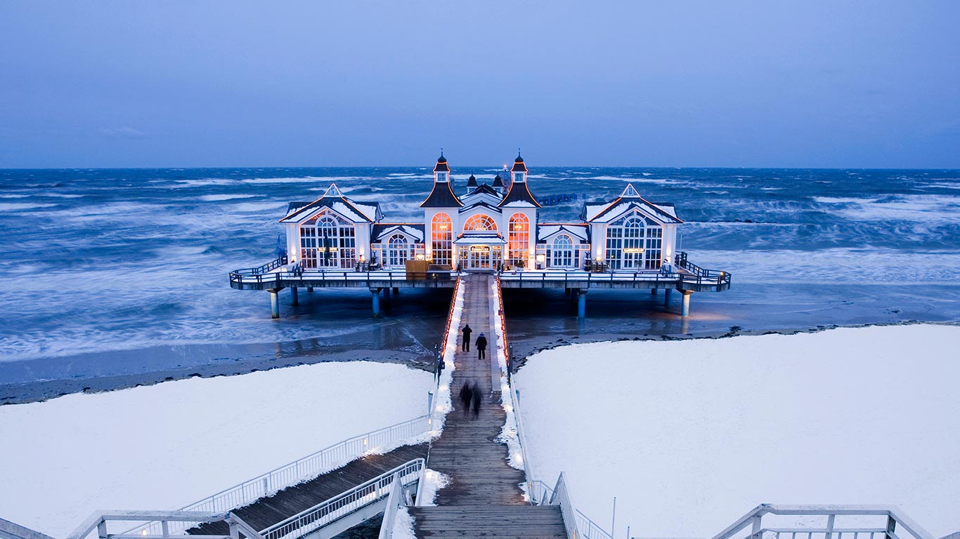 ｢雪のゼリン桟橋｣ドイツ, リューゲン島 (© Kohls/Image Broker/Aurora Photos)(Bing Japan)