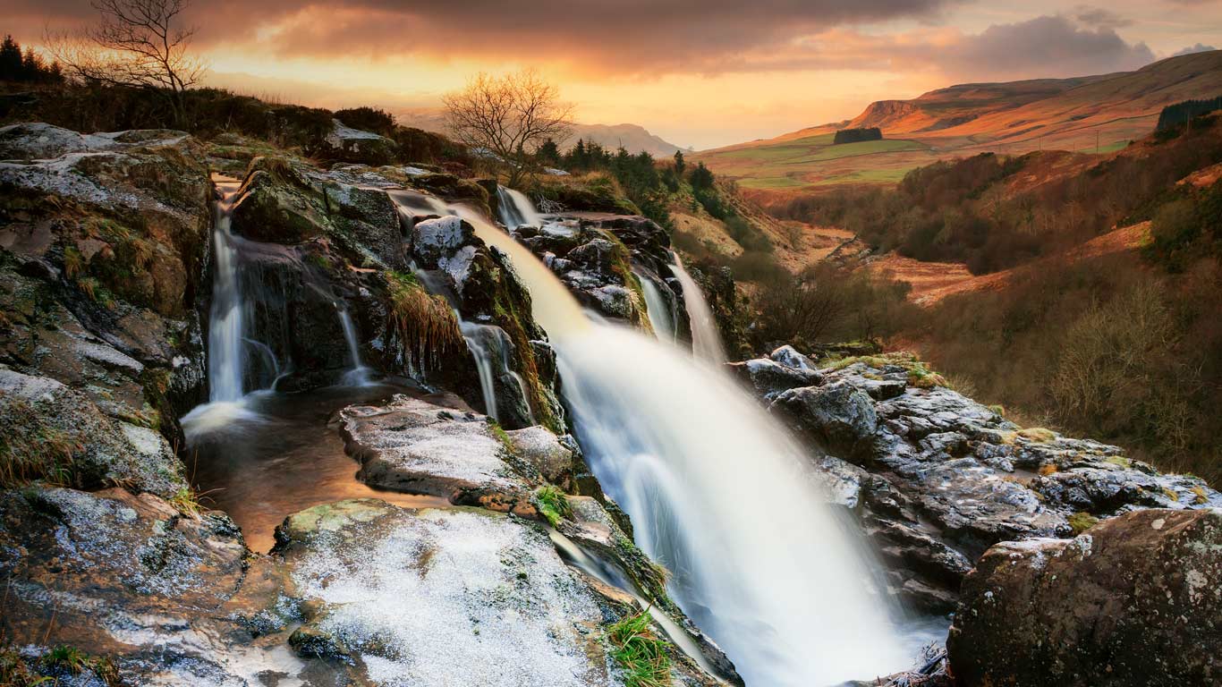 Loup of Fintry waterfall on the River Endrick, Scotland (© Damian Shields/Offset)(Bing United Kingdom)