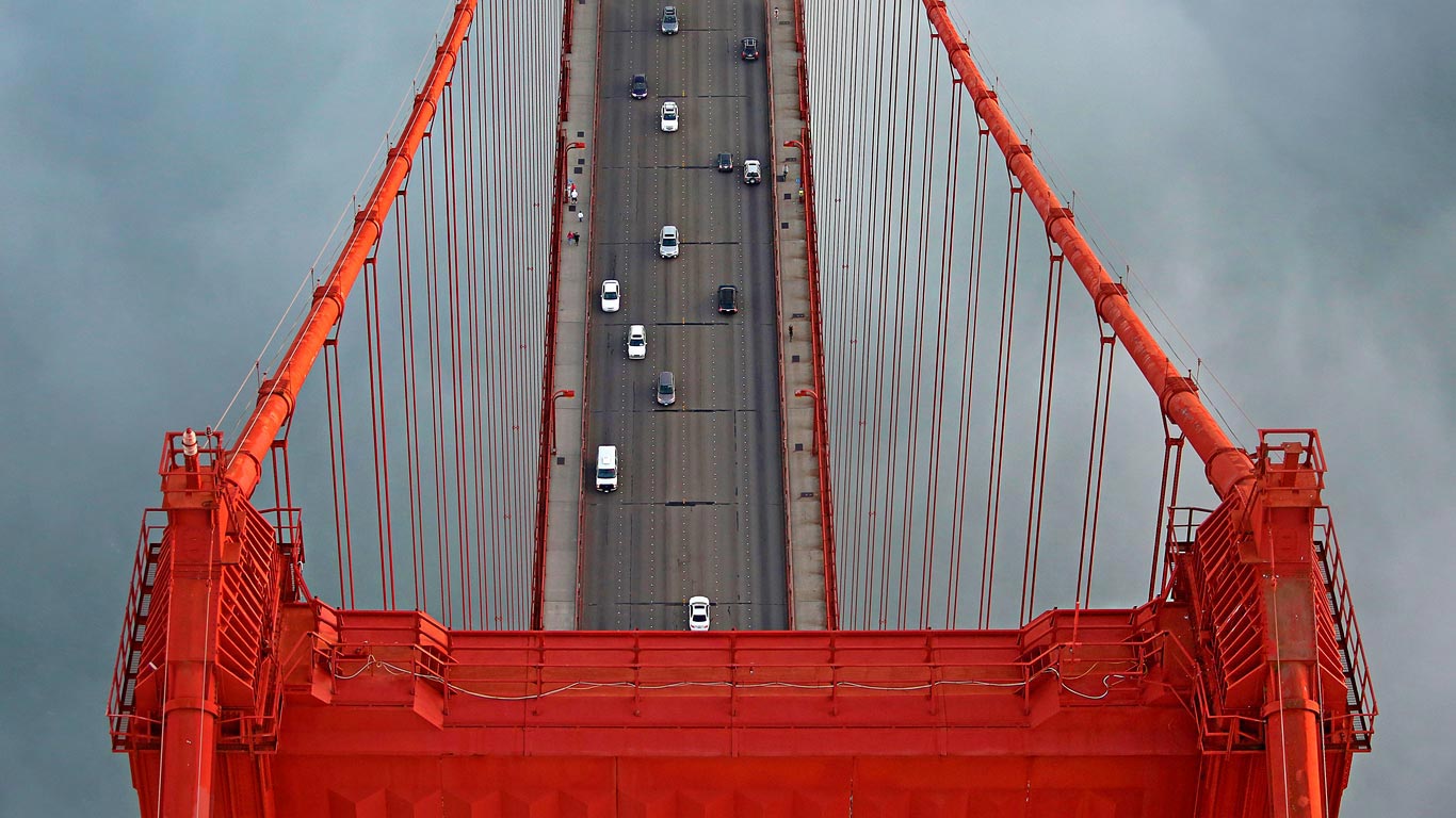 Bird’s-eye view of the Golden Gate Bridge, San Francisco, California, USA (© Alex Menendez/Aurora Photos)(Bing United Kingdom)