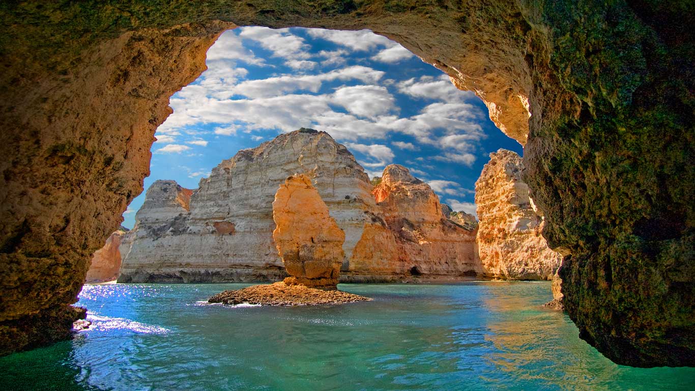 Natural arch at Ponta da Piedade, near Lagos, Portugal (© MedioTuerto/Getty Images)(Bing United Kingdom)