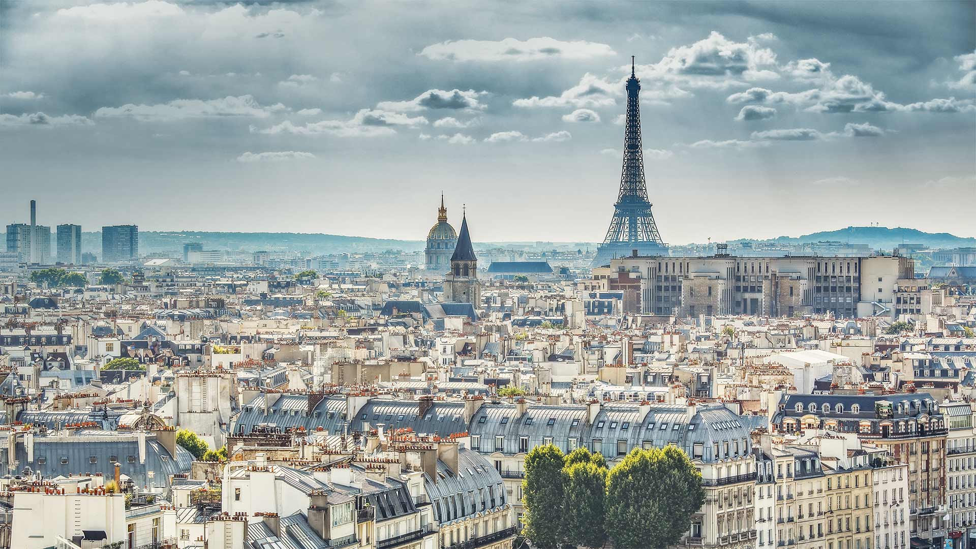 View of Paris, France, with the Eiffel Tower taken from Notre Dame Cathedral (© Funny Solution Studio/Shutterstock)(Bing Canada)