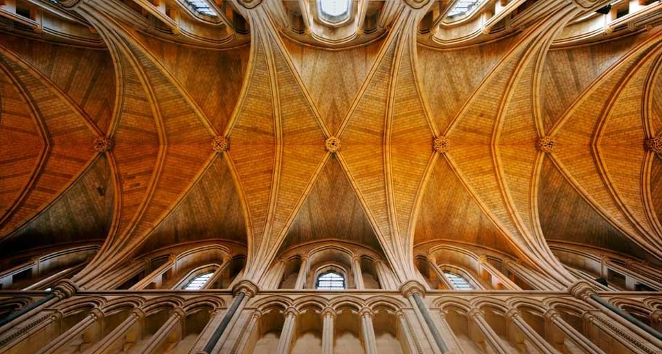 The ceiling of Southwark Cathedral in London (© Loop Images/Superstock) &copy; (Bing United Kingdom)