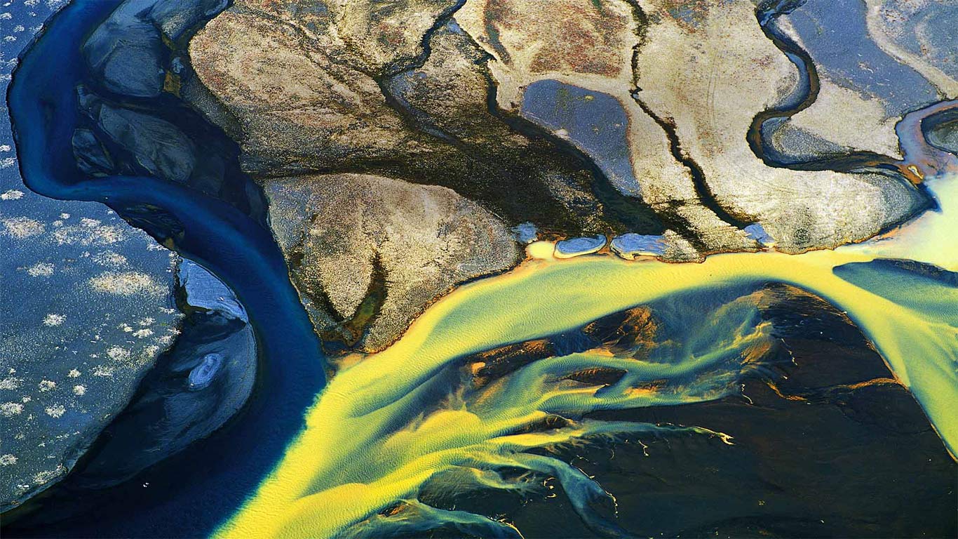 Aerial view of glacial ice on the River Thjorsa (Þjórsá) in southern Iceland (© David Yarrow Photography/Getty Images)(Bing United Kingdom)