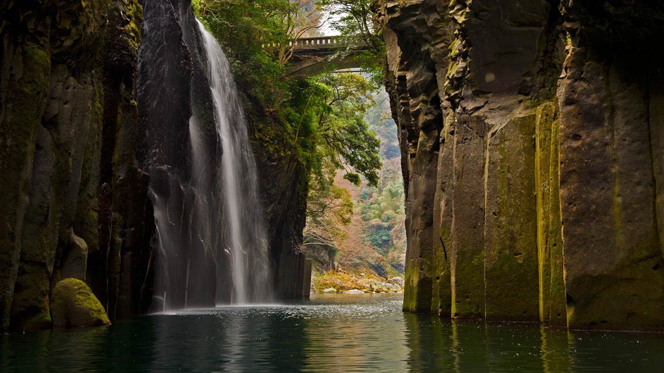 Takachiho Gorge on Kyushu, Japan (© Shayne Hill Xtreme Visuals/Getty Images)(Bing United Kingdom)