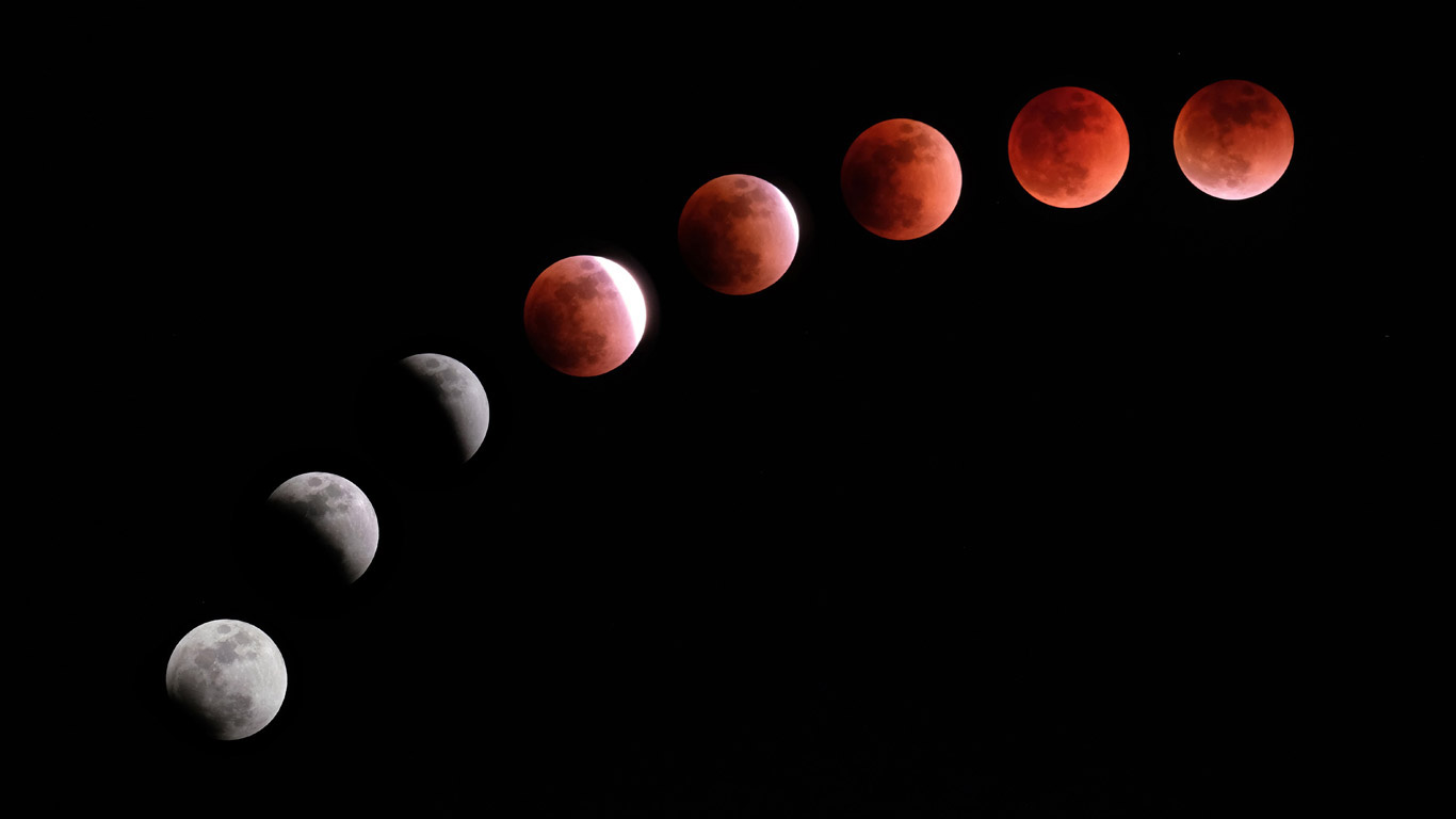 Composite image of the 31 January 2018 lunar eclipse seen from Tokyo, Japan (© Kazuhiro Nogi/Getty Images)(Bing United Kingdom)