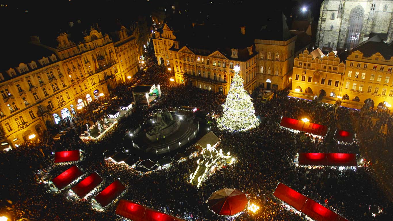 Holiday market in Old Town Square, Prague, Czech Republic (© Michal Sula/Rex Features)(Bing United Kingdom)