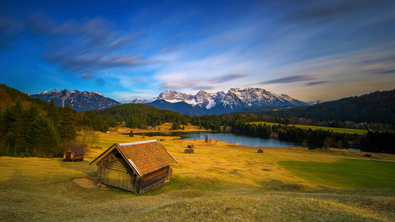 Blick auf das Karwendelgebirge am Wagenbrüchsee bei Klais, Bayern, Deutschland (© Piriya Photography/Moment Open/Getty Images)(Bing Deutschland)