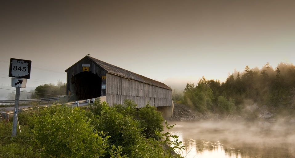 Covered bridge on Kingston Penninsula, New Brunswick, Canada -- Henry Georgi/Photolibrary &copy; (Bing Canada)