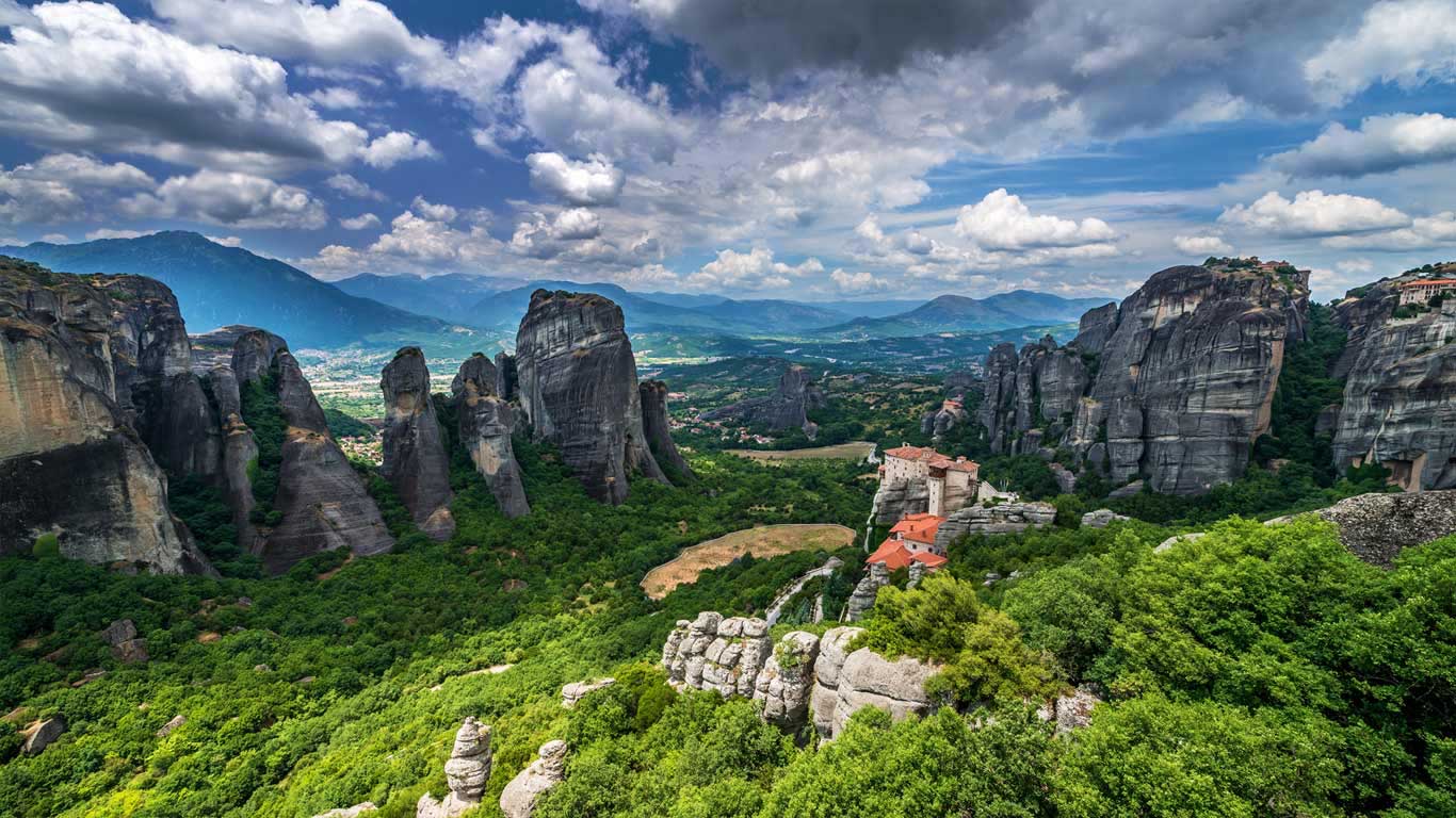 Roussanou Monastery in Meteora, Greece (© Stian Rekdal/Nimia)(Bing Canada)