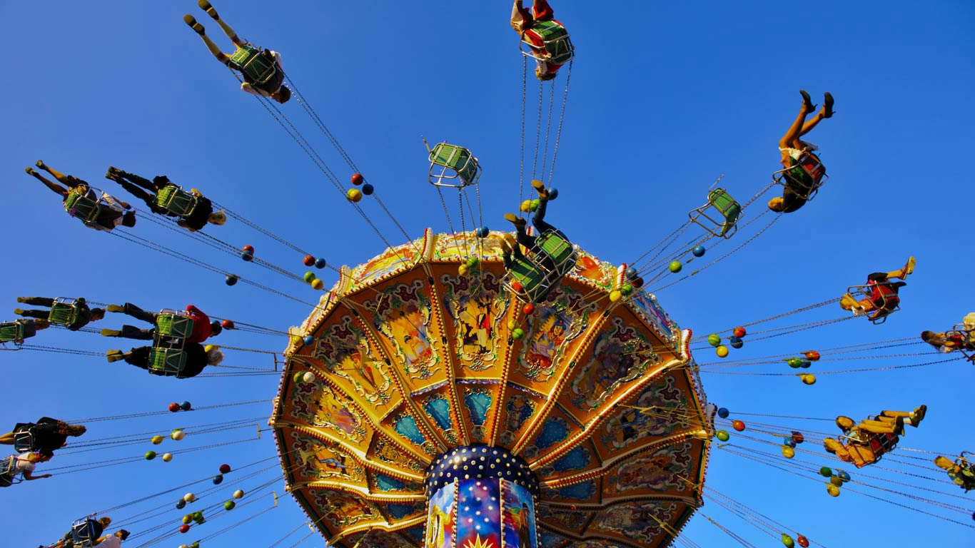 Amusement ride at Oktoberfest in Munich, Germany (© Wolfilser/Shutterstock)(Bing Canada)
