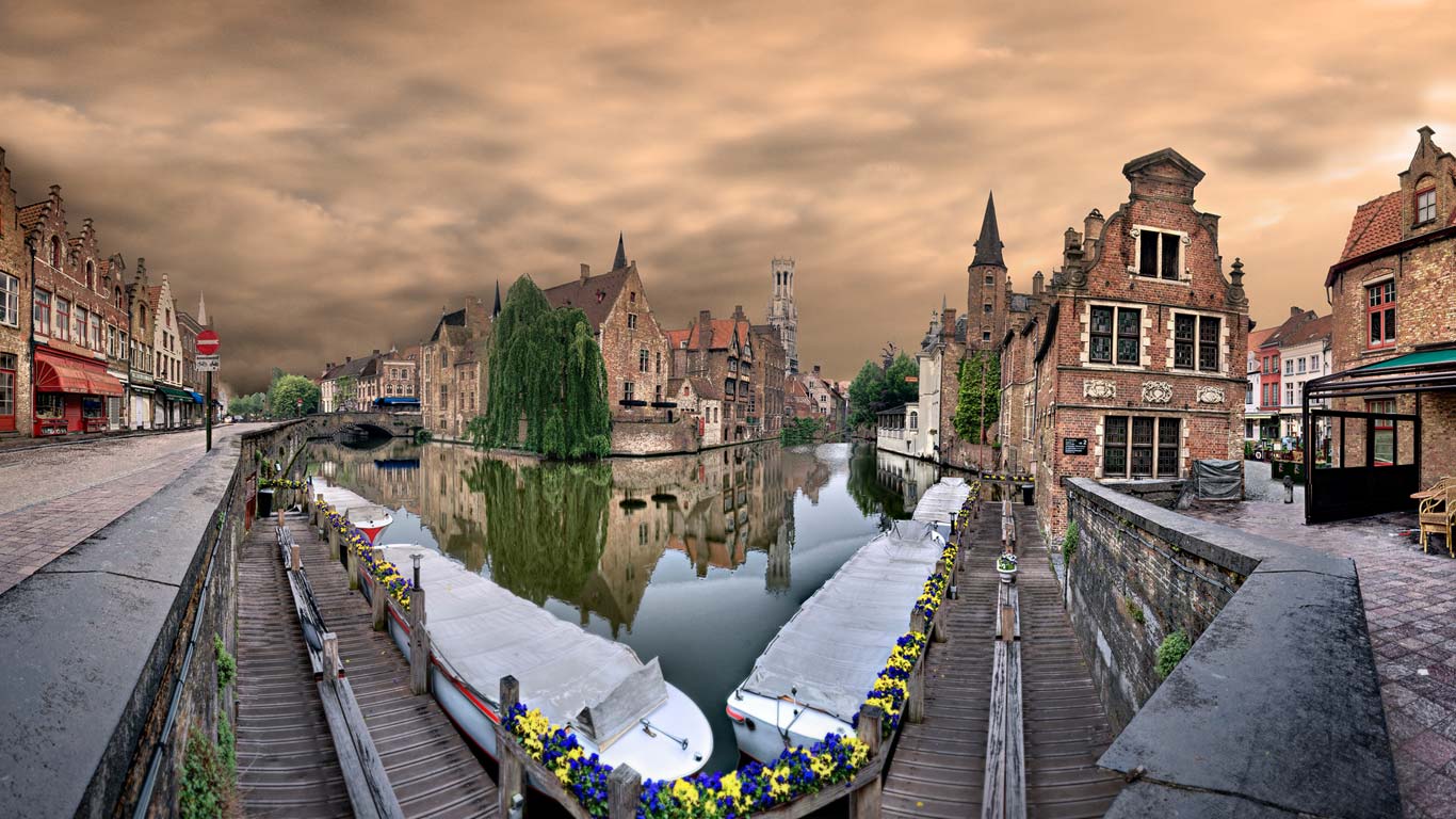 Canals of Bruges, Belgium (© Domingo Leiva/Getty Images)(Bing United Kingdom)