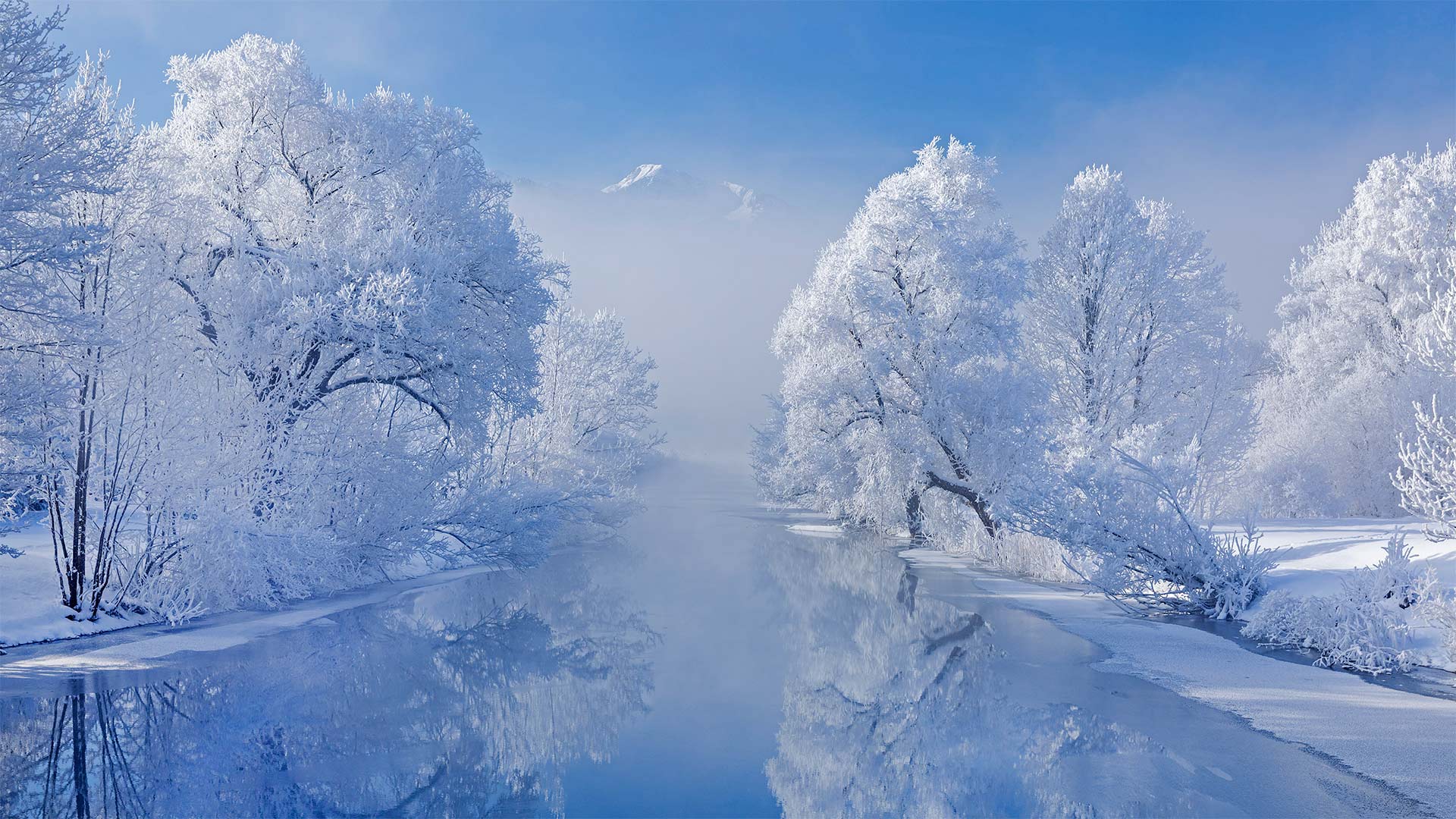 Kochelsee and Heimgarten Mountain in Bavaria, Germany (© Reinhard Schmid/eStock Photo)(Bing Canada)