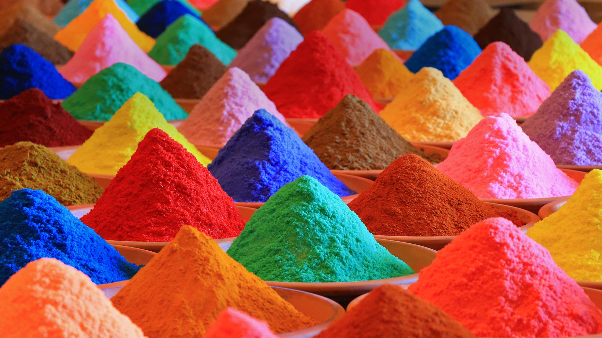 Buntes Pulver zum Verkauf während des Holi-Festes (© Nuno Valadas/Getty Images)(Bing Deutschland)