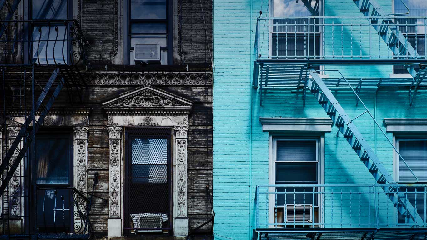 Building exterior on First Avenue in Manhattan, New York City (© Johnér/Offset)(Bing Canada)