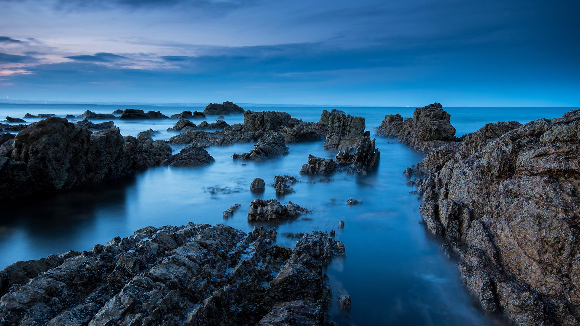 View of the coastline at dusk, Saint Andrews, Fife (© Graham Hutchison/500px/Getty Images)(Bing United Kingdom)