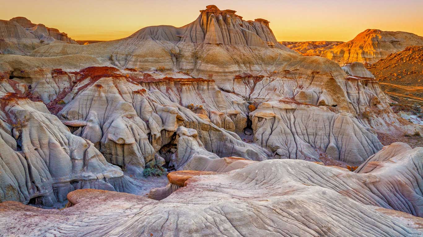 Sunset at Dinosaur Provincial Park, Alberta, Canada (© Chris Greenwood/500px)(Bing United Kingdom)