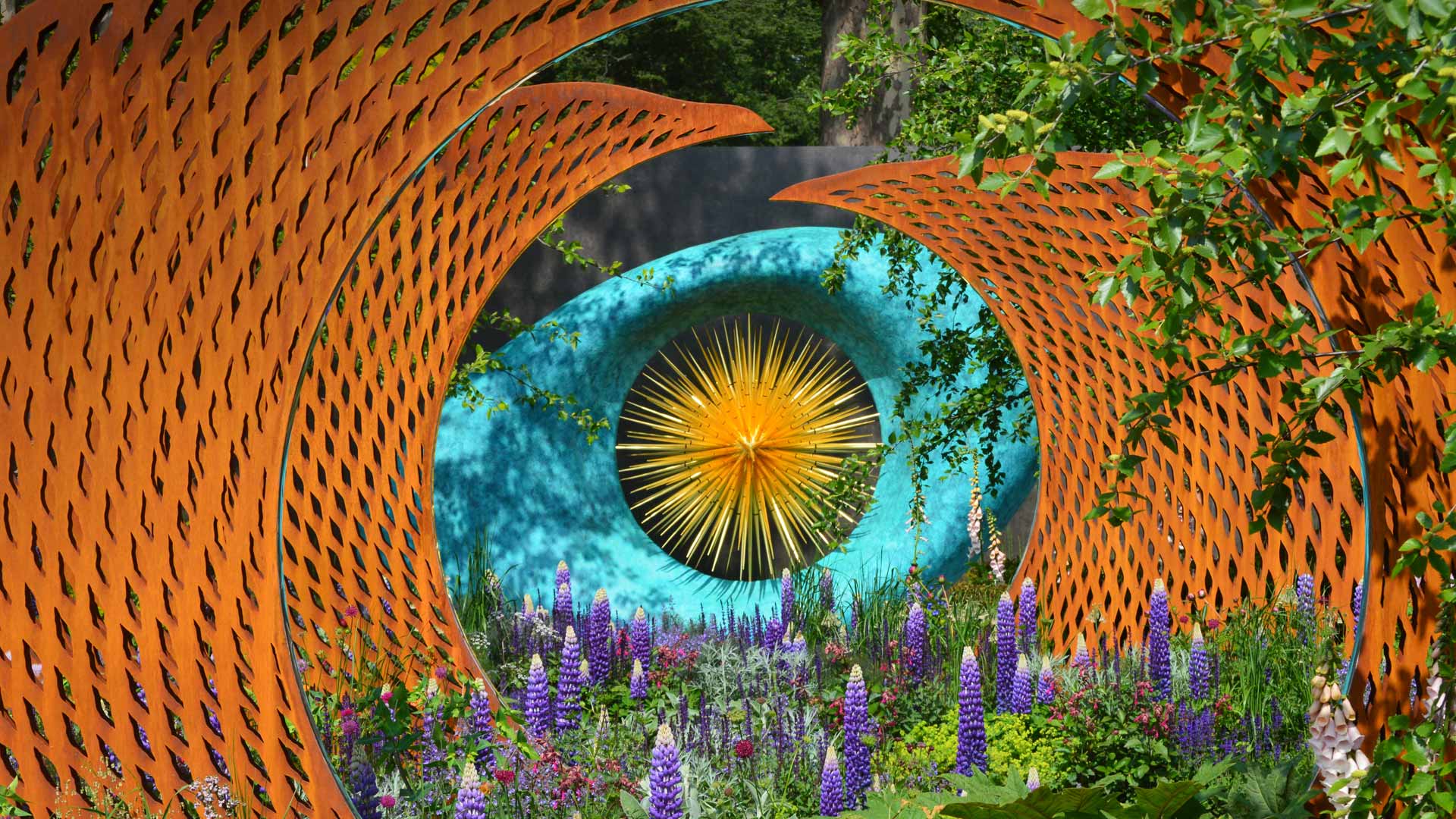 A garden exhibit at the 2018 RHS Chelsea Flower Show (© Natalia Vestigio Services/Shutterstock)(Bing United Kingdom)