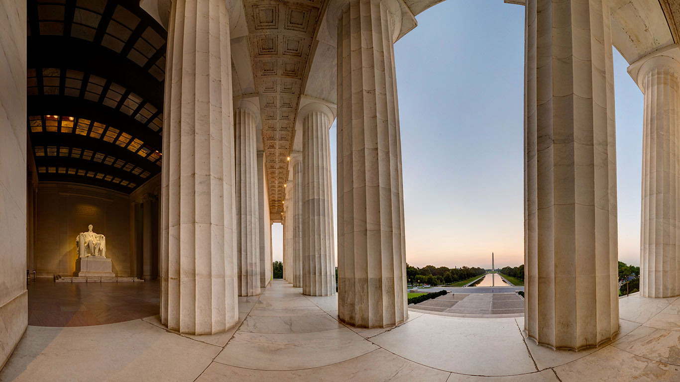 Stitched panorama of the Lincoln Memorial with a view toward the Washington Monument, Washington, DC (© Sam Kittner/Getty Images)(Bing United States)