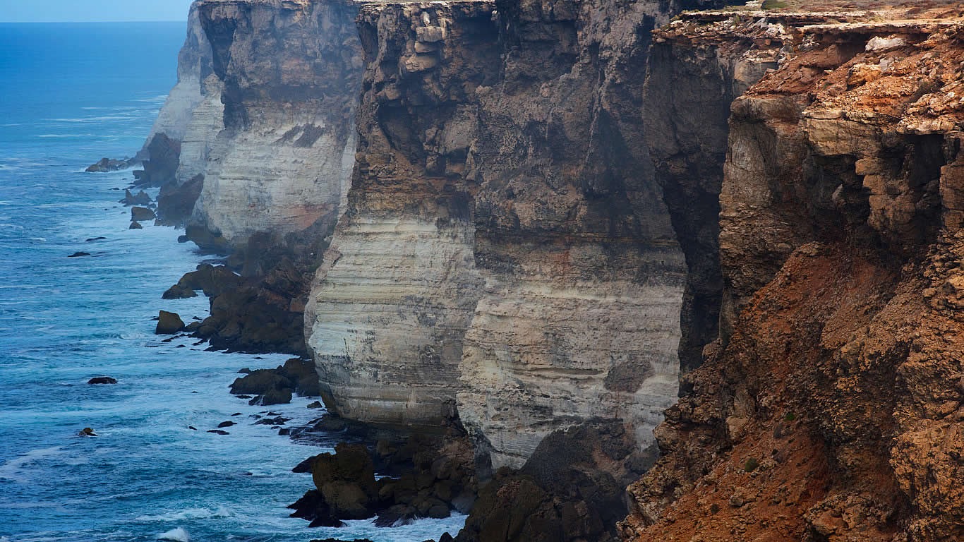 Bunda Cliffs on the Great Australian Bight, South Australia (© Oliver Strewe/Lonely Planet Images/Getty Images)(Bing Australia)
