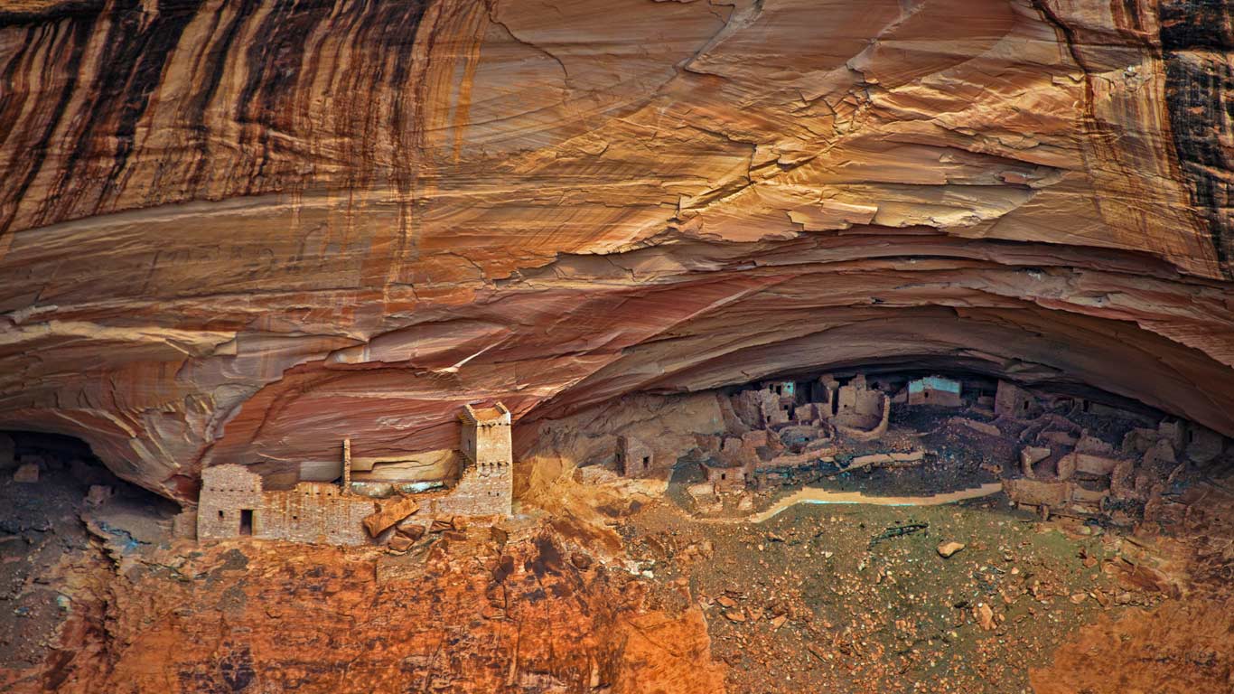 Cliff dwelling at Canyon de Chelly National Monument in Arizona (© Design Pics/Offset)(Bing United Kingdom)