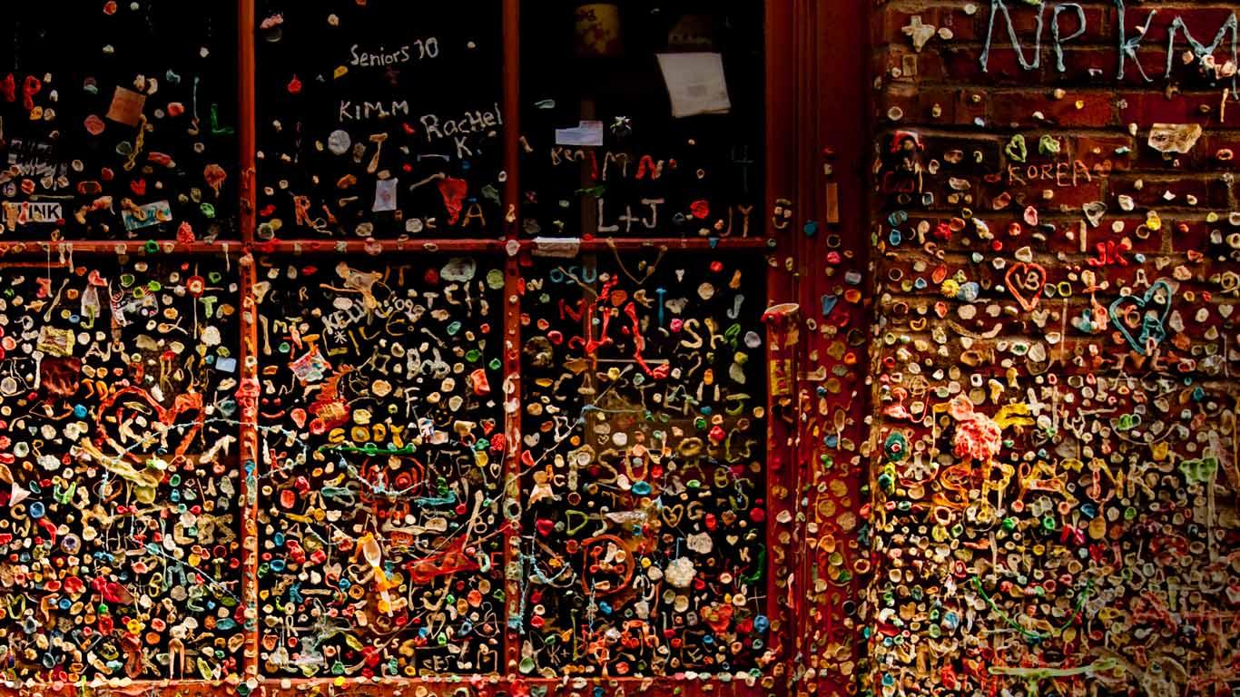 Gum wall, Pike Place Market, Seattle, USA (© Jordan Siemens/Getty Images)(Bing United Kingdom)