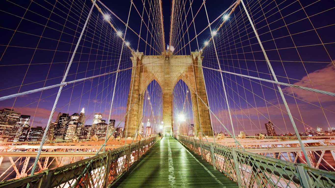 Brooklyn Bridge and Manhattan skyline, New York City, New York, USA (© Robert Harding World Imagery/Alamy)(Bing United Kingdom)