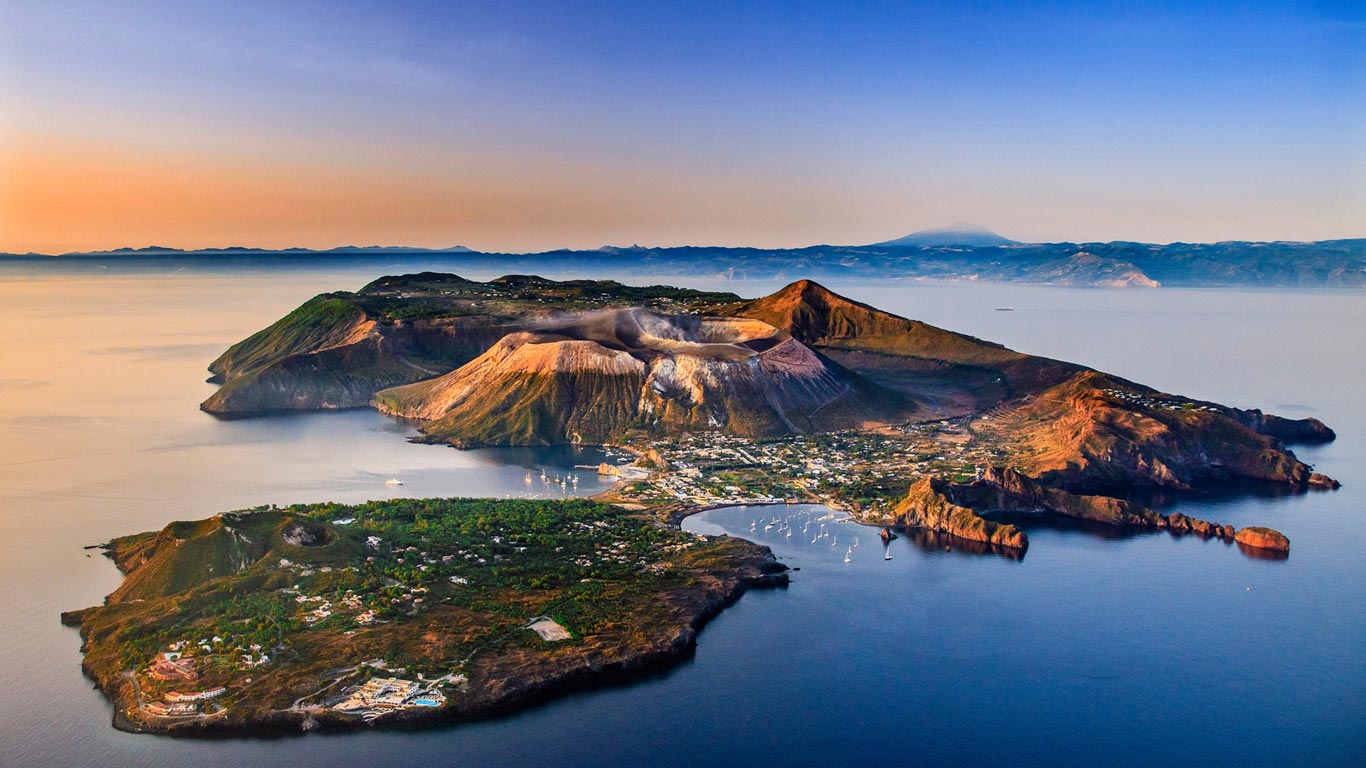 Vulcano, Aeolian Islands, Italy (© SIME/eStock Photo)(Bing United Kingdom)