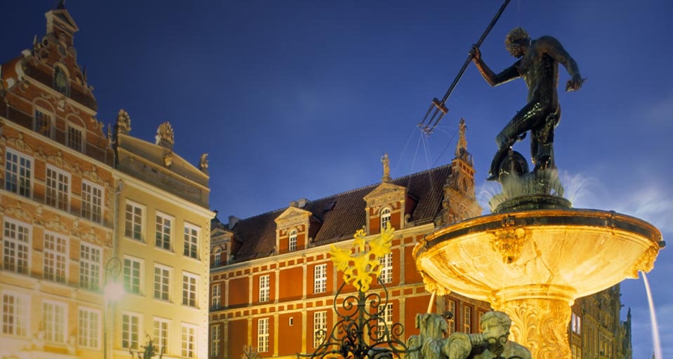 Neptune Fountain in Gdańsk, Poland -- Jon Arnold Images/Danita Delmont.com &copy; (Bing United Kingdom)