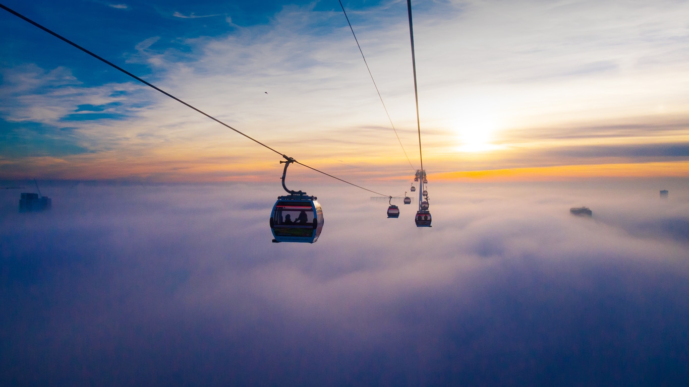 The Emirates Air Line across the River Thames in London at sunset (© Edwin Hopper/Alamy)(Bing United Kingdom)