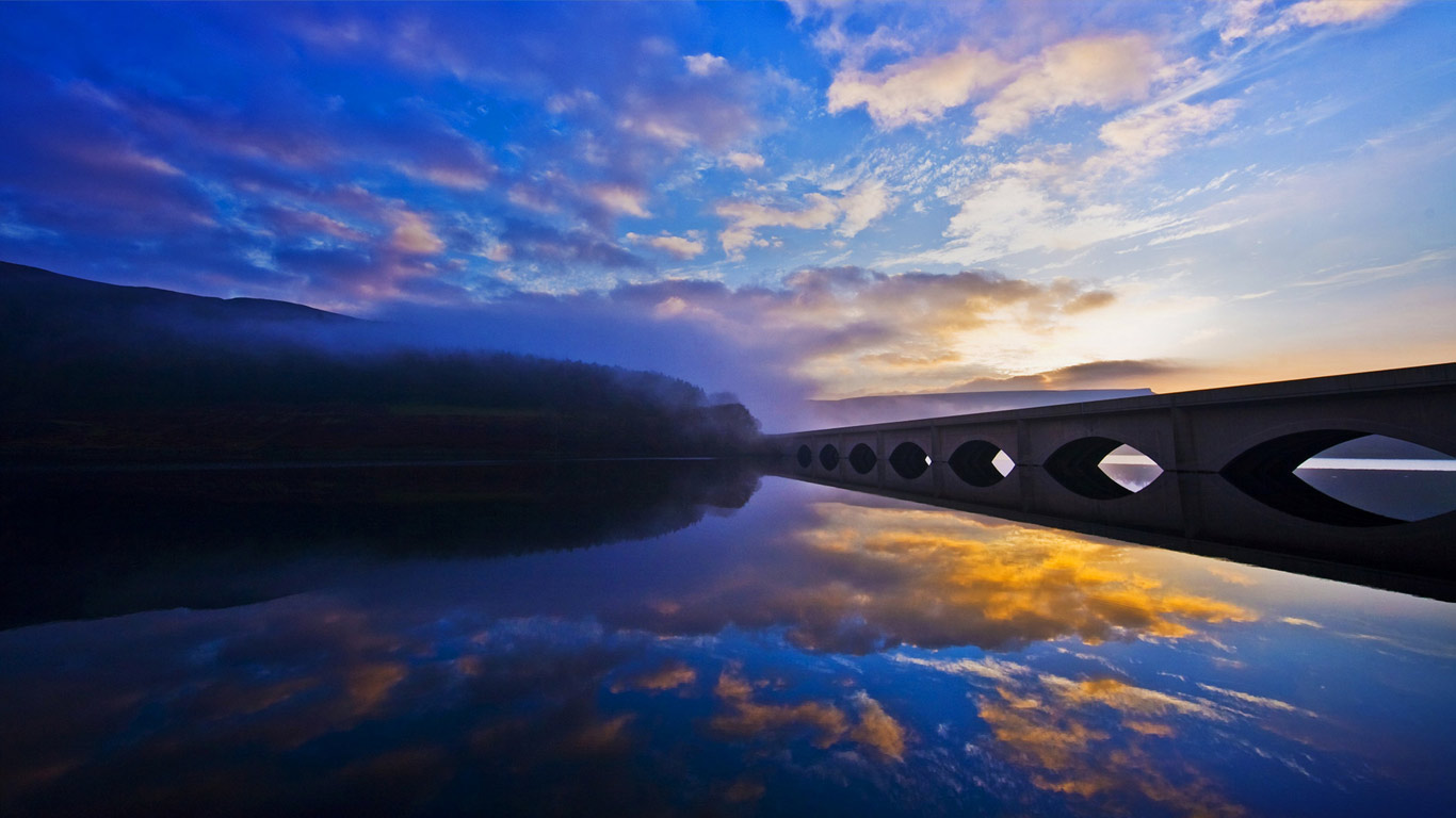 Early morning at Ladybower Reservoir in Peak District National Park (© Zixin Chen/National Geographic)(Bing United Kingdom)