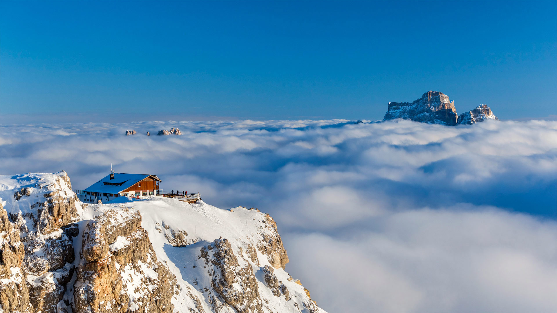 ｢ラガツォイ小屋とペルモ山｣イタリア, ドロミーティ (© Nicolo Miana/eStock Photo)(Bing Japan)