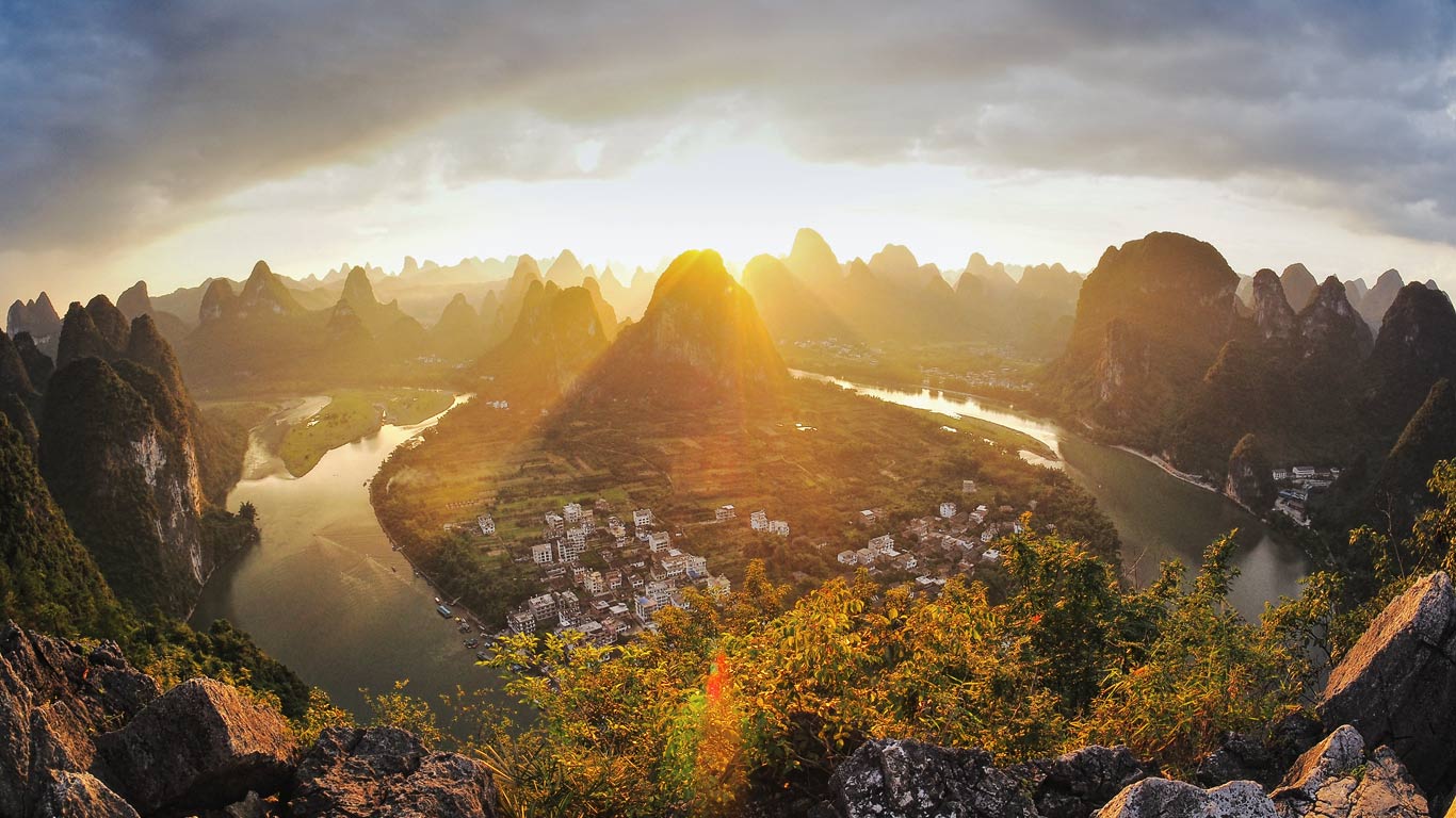 Xingping on the Li River in Guangxi Province, China (© naes/Getty Images)(Bing United Kingdom)