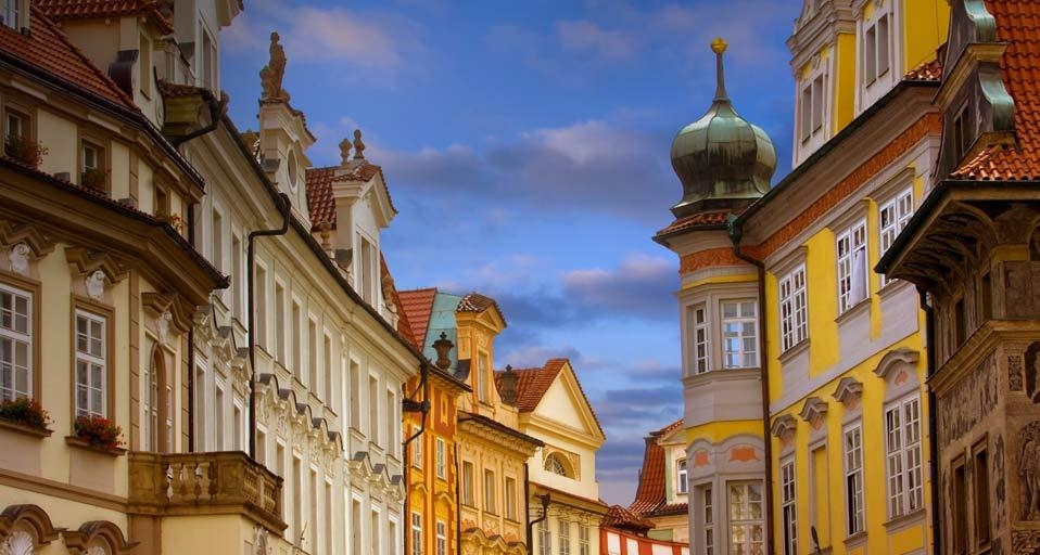 Buildings lining a street in Prague, Czech Republic (© Reed Kaestner/Corbis) &copy; (Bing Canada)