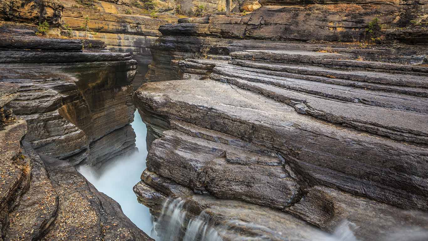 Mistaya Canyon is a canyon in the western part of Alberta, Canada. (© Stas Moroz/Shutterstock)(Bing Canada)